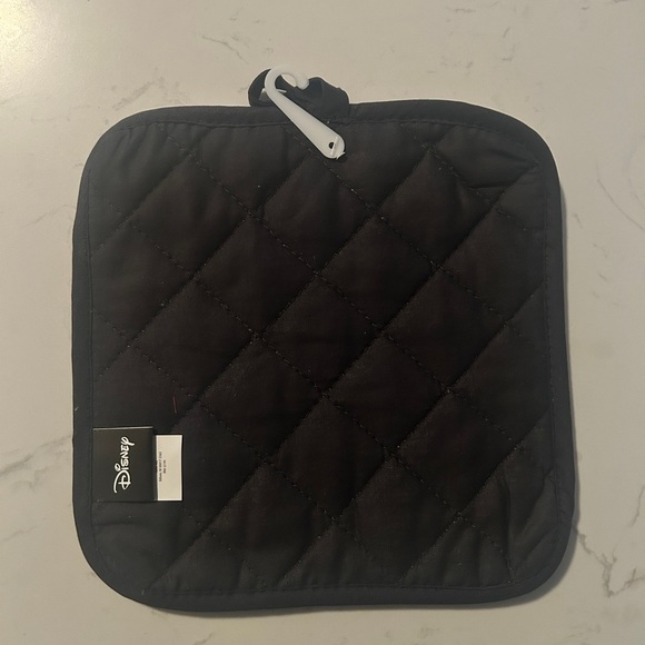 Disney Mickey Mouse Hands Pot Holder - Red & Black Design- NWT - Picture 5 of 5